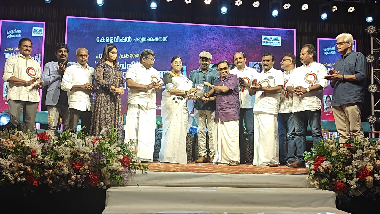 കേരളവിഷൻ പുസ്തക പ്രസാധന രംഗത്തേക്ക്: ഷംനാദ് പുതുശ്ശേരിയുടെ ‘സംപ്രേഷണ യോഗ്യമല്ലാത്ത കഥകൾ’ പ്രകാശനം ചെയ്തു